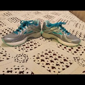 Brooks GTS-16 adrenaline running shoe. Size 6.